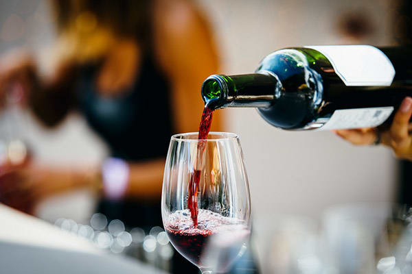 How to become a sommelier