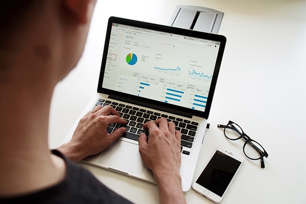 how is data analytics influencing business decisions
